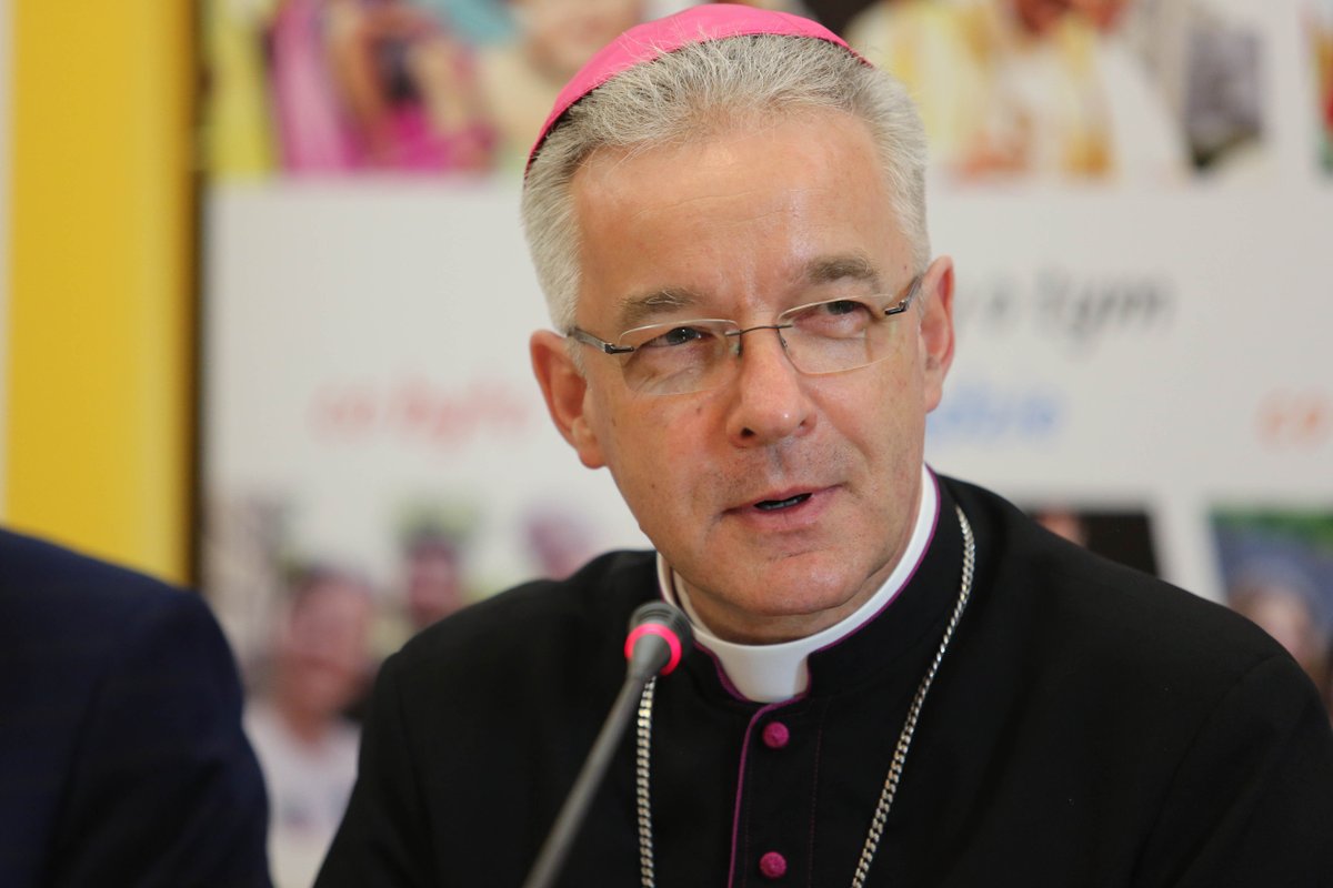 EpiskopatNews's tweet photo. Dzisiaj o godz. 11 odbędzie się ingres nowego biskupa polowego Wojska Polskiego Wiesława Lechowicza do katedry polowej WP. Transmisję z uroczystości można śledzić na kanale TVP3 Warszawa, @TVPpolonia oraz na stronie katedry polowej i @ordynariat.
https://t.co/w8AbFFaXen https://t.co/Sley6WOq9G