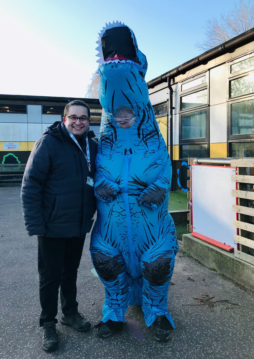 Dino dress-up day to mark the end of our @GoGoDiscover22 dinosaur inquiries.  Not just children getting into the spirit, though.  

Thank you to Teddy's dad for making drop-off time that bit more magical for the children.  #gogodiscover #inquirybasedlearning #normalforrecroad