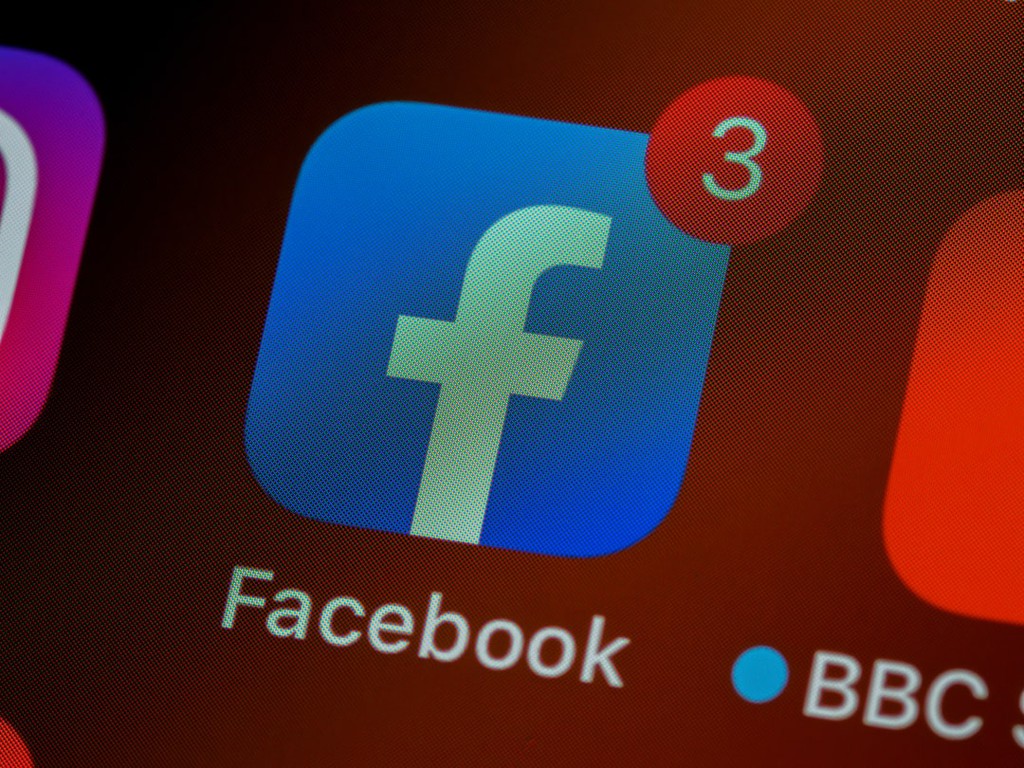 MediaExpert_'s tweet photo. Facebook is the long-reigning king of social media. But what makes this social site tick? Check out the ultimate guide here. 

https://t.co/kPCiEYfgZ0 https://t.co/Q7k5bluHSK