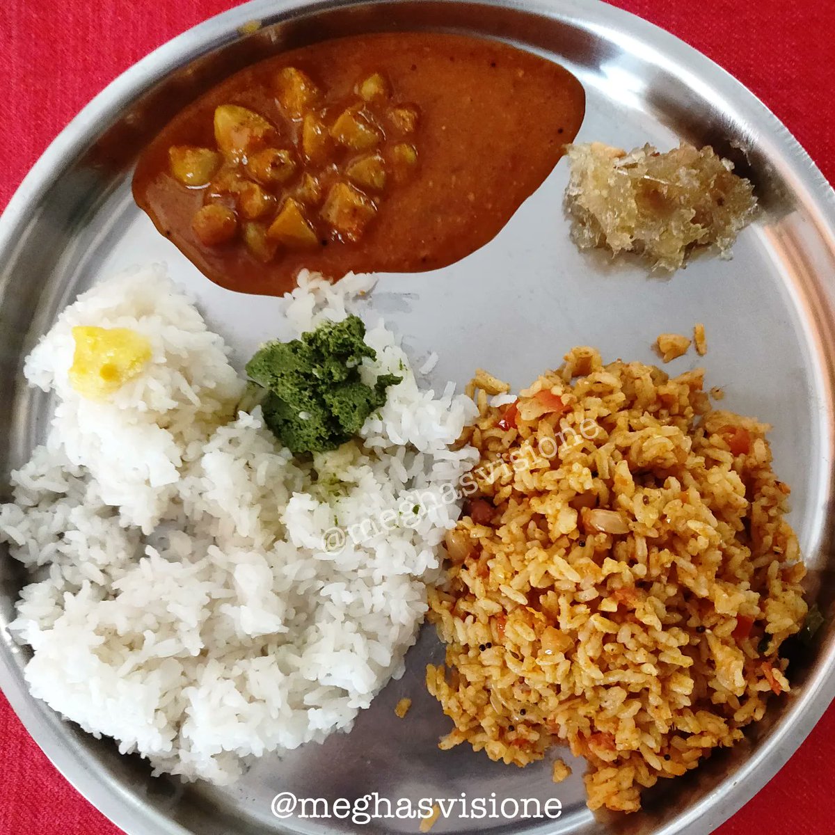 meghasvisione's tweet image. Delicious Lunch 😋
ಕಾಶಿಹಲ್ವಾ, ತಂಬುಳಿ,ಟೊಮೆಟೋ ಬಾತ್, ಮಜ್ಜಿಗೆಹುಳಿ, ದ್ರಾಕ್ಷಿ ಗೊಜ್ಜುಹುಳಿ, ತುಪ್ಪ, ಮೊಸರು, ಅಷ್ಟೆ...
#ಸಿಂಪಲ್ಲಾಗೊಂದೂಟ 😋
#MeghasVisione 
#MeghasKitchen 
All #Favorite #food 😍

Follow me on #Instagram for more photos 😊
instagram.com/p/CZ1PvvJsqgx/…