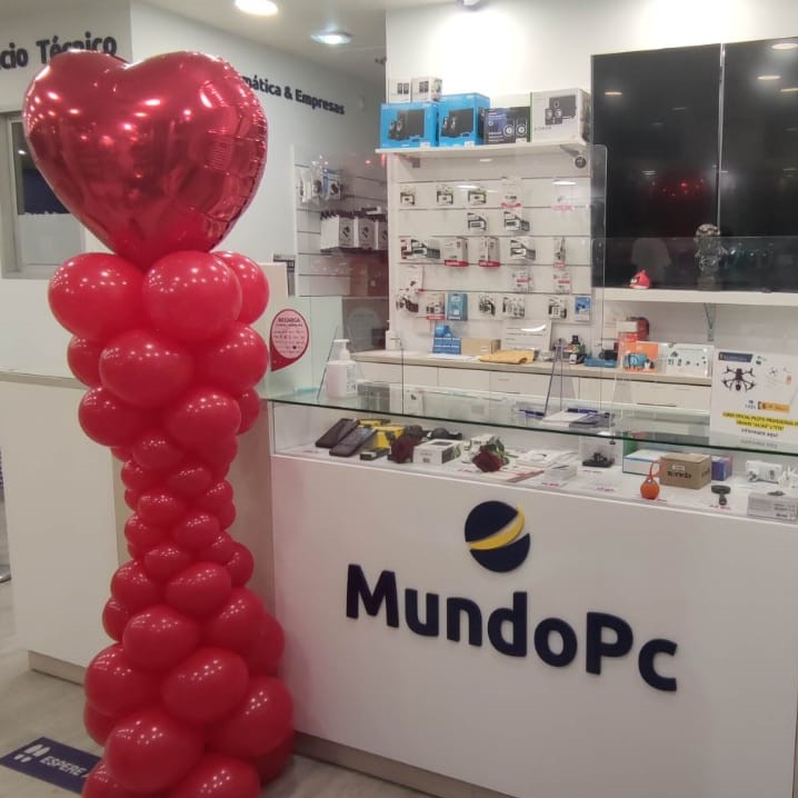 tiendasmundopc's tweet photo. ¡La tienda MundoPC de La Felguera se ha vestido de #SanValentín! Tanto es así que para los regalos por este día, nosotros ponemos el envoltorio especial y una rosa roja o azul de regalo. 🌹 ¡Regala tecnología con amor!
#TiendasMundoPC https://t.co/jHD3kH93TM
