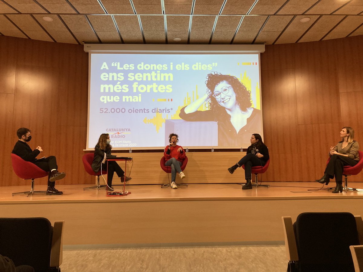 mj_masanet's tweet photo. La @montsevirgili ens explica el projecte @donesidies. Ens parla de precarietat al sector audiovisual, però també de projectes propis, de portar noves veus i mirades… Ens genera il·lusió i ganes per crear a la @FIMA_UB!
#AmbDiversitat #GendIMS https://t.co/ESuJRwGsIZ