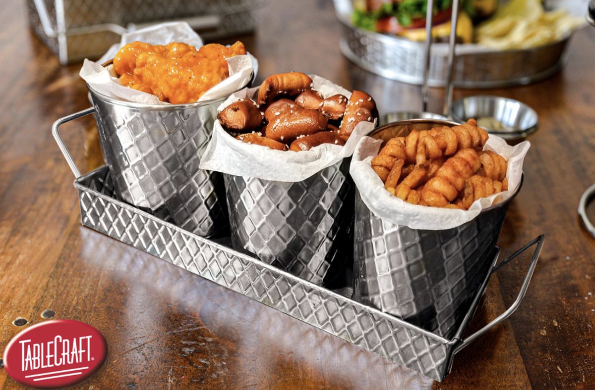 Tabletopjournal's tweet image. 🏈 Fill up @tablecraft_fs&apos;s Lattice Collection 4-Piece Snack Set (10486) with a trio of your favorite apps or snacks for any big game!
#TabletopMatters 
#LatticeCollection #FootballFood