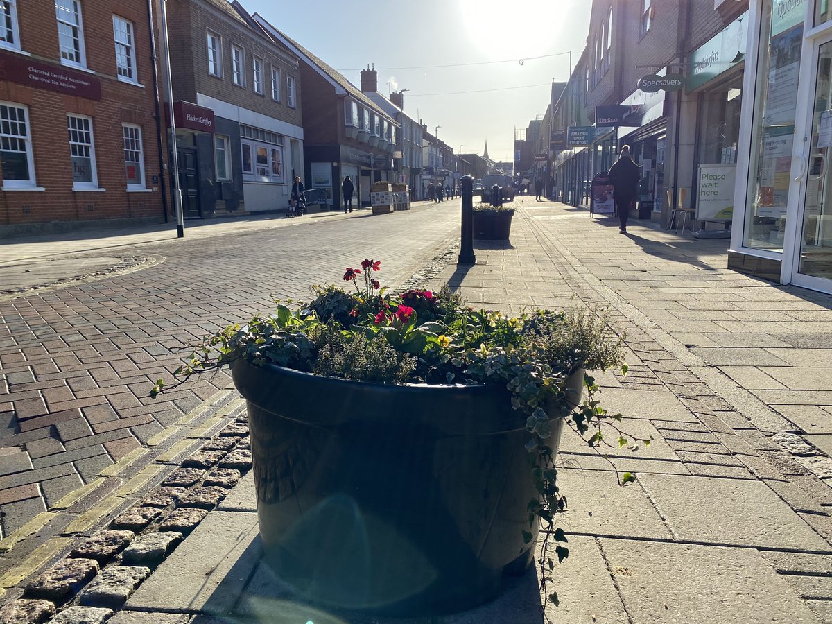 HeartHaverhill's tweet photo. Whichever way you look, it’s shaping up to be a wonderfully sunny day in the heart of Haverhill https://t.co/aDL15jzcLv