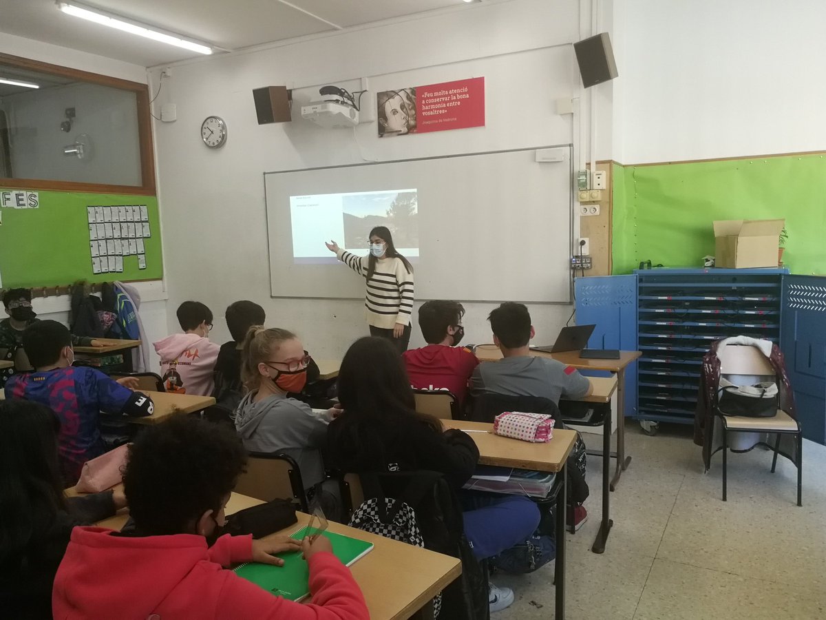 ImmaVedruna's tweet photo. Avui celebrem el #diadeladonailanenaenlaciencia a 1r d'ESO amb l'Ainoa Estruch del @the_prbb Parc de Recerca Biomèdica. Aquest és el segon curs que ens sumem al projecte de #100tifiques
#science #ciencia #dona https://t.co/kEWutb6O6g