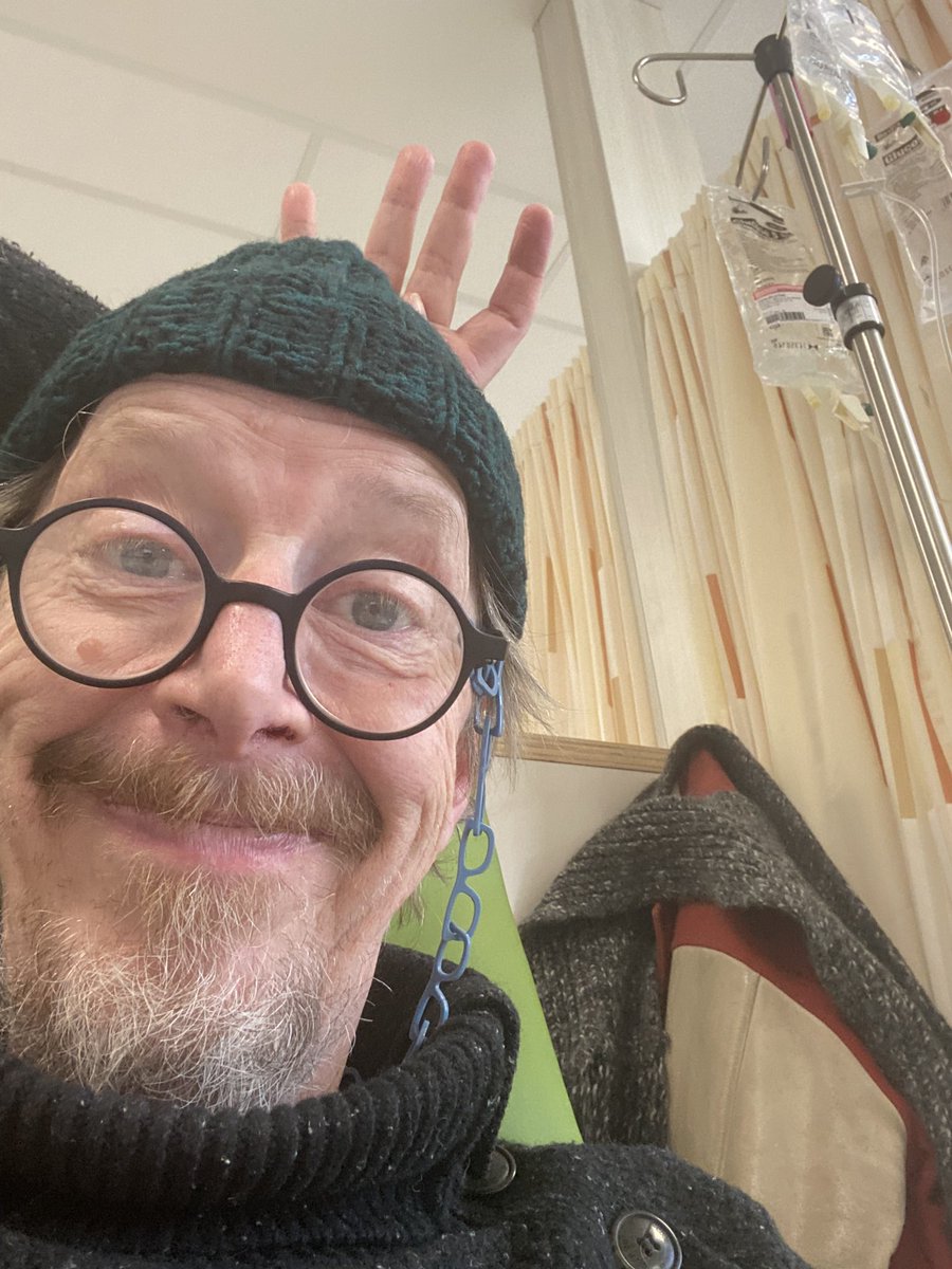 janrot's tweet image. Infuus 4. Week 10. Op de helft van de kuur. #wijzijnernog #moedigvoorwaarts #ikbenmneigencliniclown