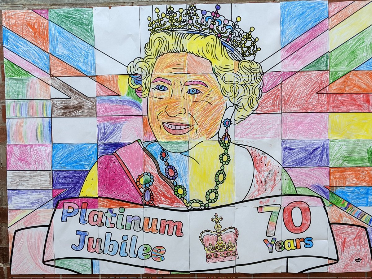 LClynes88's tweet photo. Last night our amazing #44thROBOT Beavers created this rather wonderful artwork! Last photo for scale 😂 its huge 👑 and colourful 🌈 and we love it! 😍 @BRScouts #beaverscouts #PlatinumJubilee https://t.co/i7eILSIe2y