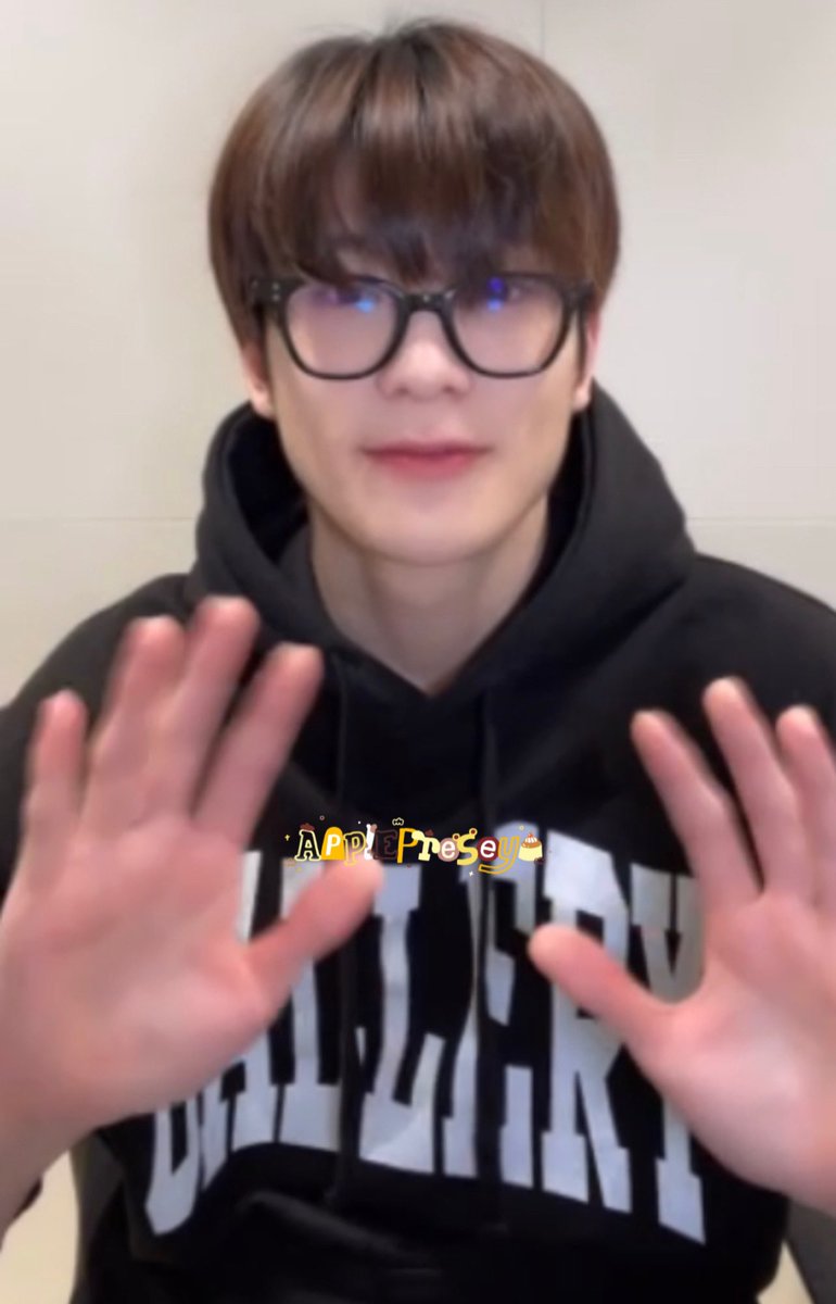 220211 재현 이즈위 영통 팬싸 🤍🐈

🍑🤓🏹

#재현 #JAEHYUN #NCT127