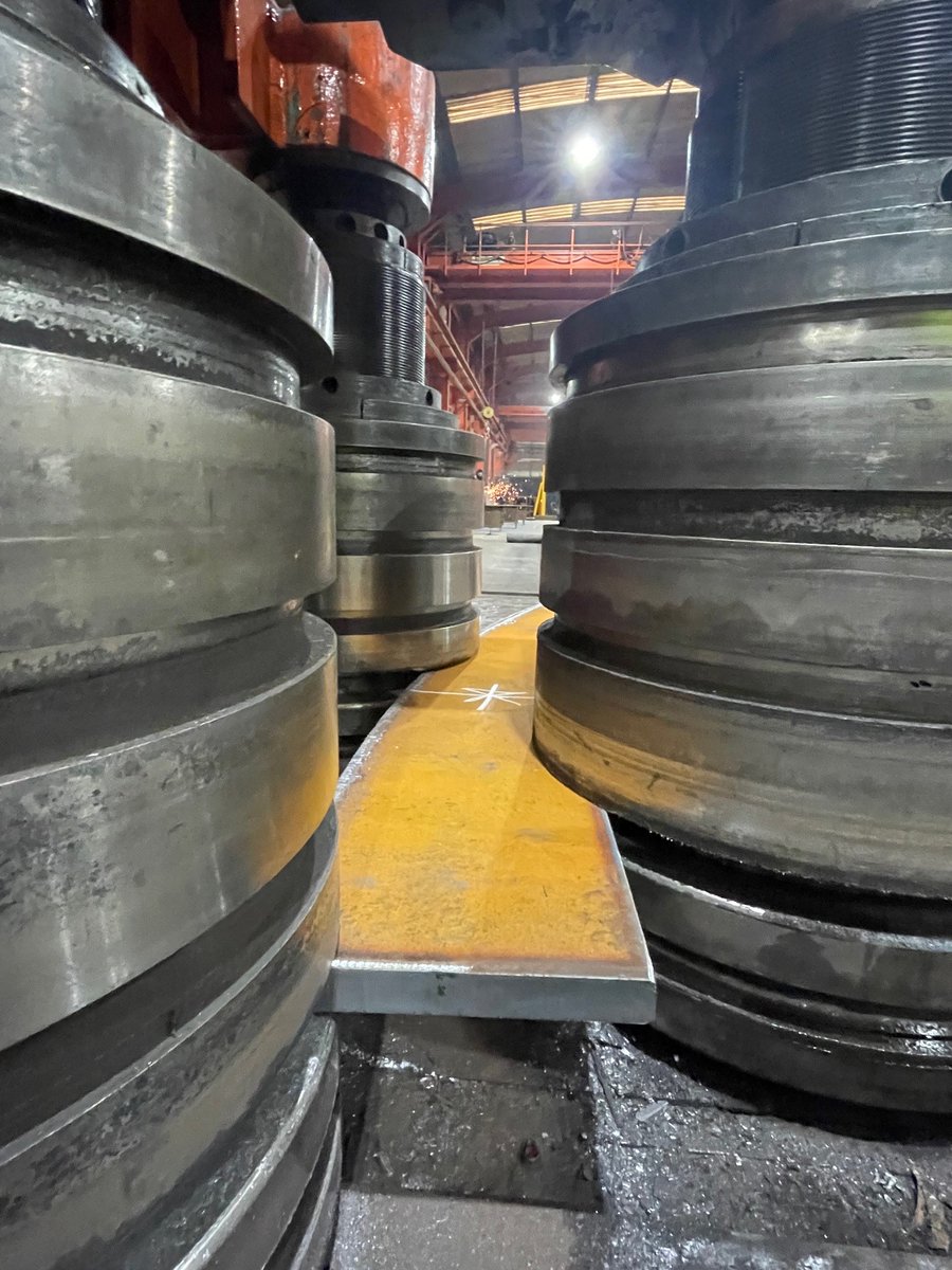 AngleRingCo's tweet image. Getting up close and personal with some free issue S355J2+N flats, we've produced 16 of these beauties from a flat size of 350 x 40 on edge to an internal radius of 4400 at 90 degrees.

A whopping 12 tonnes of material in total!

#ColdBending  #SectionBending  #MetalBending