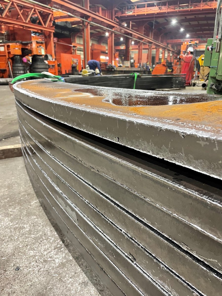 AngleRingCo's tweet image. Getting up close and personal with some free issue S355J2+N flats, we've produced 16 of these beauties from a flat size of 350 x 40 on edge to an internal radius of 4400 at 90 degrees.

A whopping 12 tonnes of material in total!

#ColdBending  #SectionBending  #MetalBending