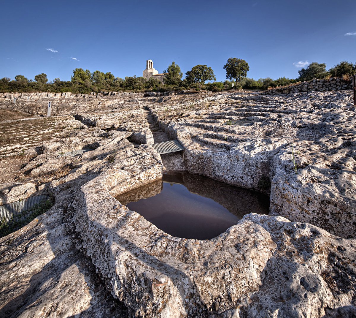 Visita guiada "100 anys després...ahir i avui de la recerca arqueològica" del MAC Olèrdola.