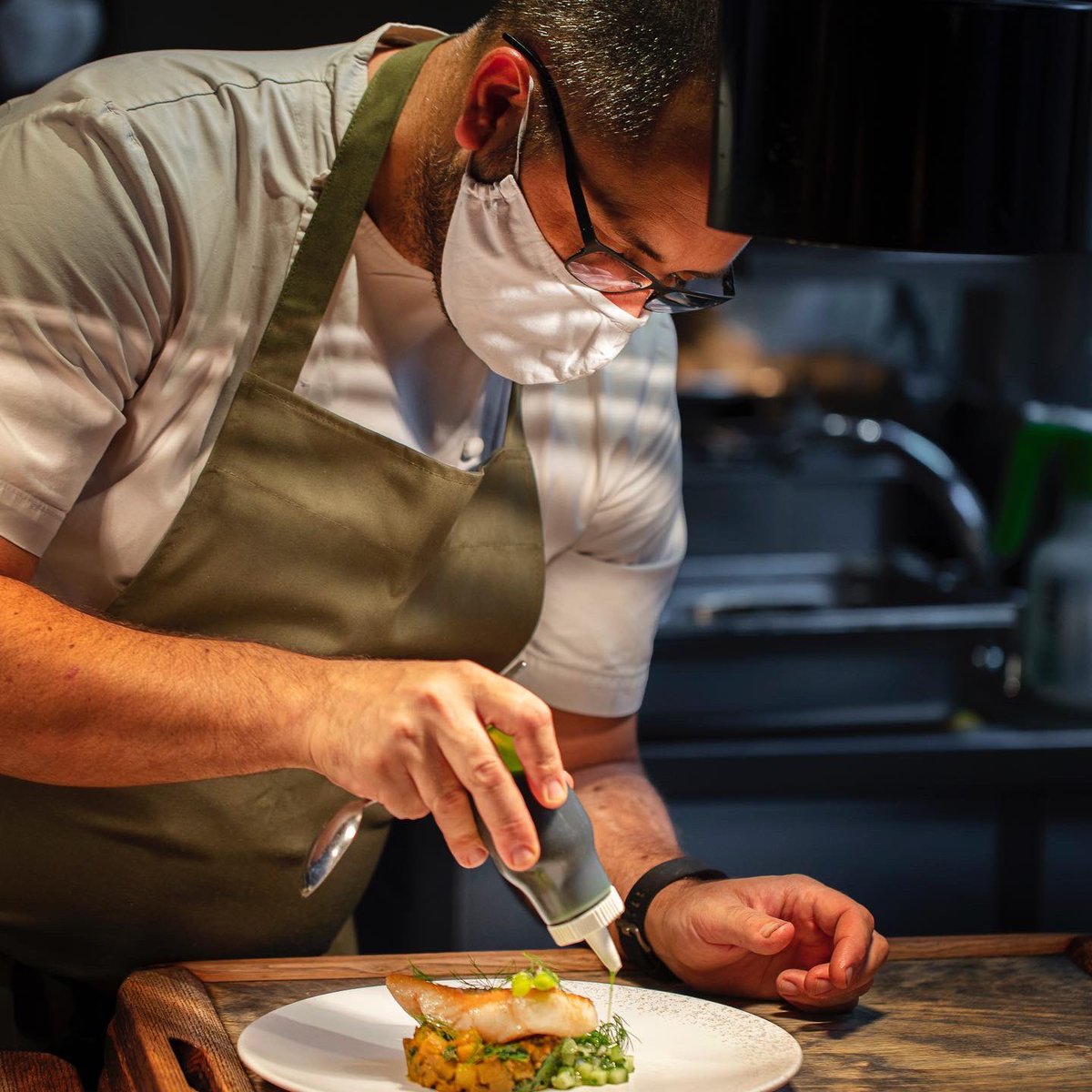 Socialeathouse's tweet photo. Offering comfort and charm in the heart of soho, we deliver a contemporary and diverse menu, showcasing the very best locally sourced produce. Choose from our range of lunch, a la carte, vegan &amp; vegetarian menus or enjoy a unique tasting menu at our chef’s counter 🙌🏻 https://t.co/Tcdk836JUR