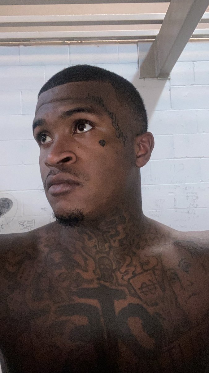 TavonImOnIt's tweet photo. #LONGLIVEKAI https://t.co/vhh0fd2B49