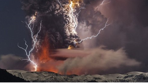 MickNichRu's tweet photo. Гроза на вулканом. Потрясающее зрелище!

#nature #volcano #thunderstorm #lightning #LightningStrikes #storm #StormHour #Hurricanes #Foto #FOTOS #photooftheday #photographer #photographylovers #photograph #PhotoChallenge2022February https://t.co/kask8HTtmD