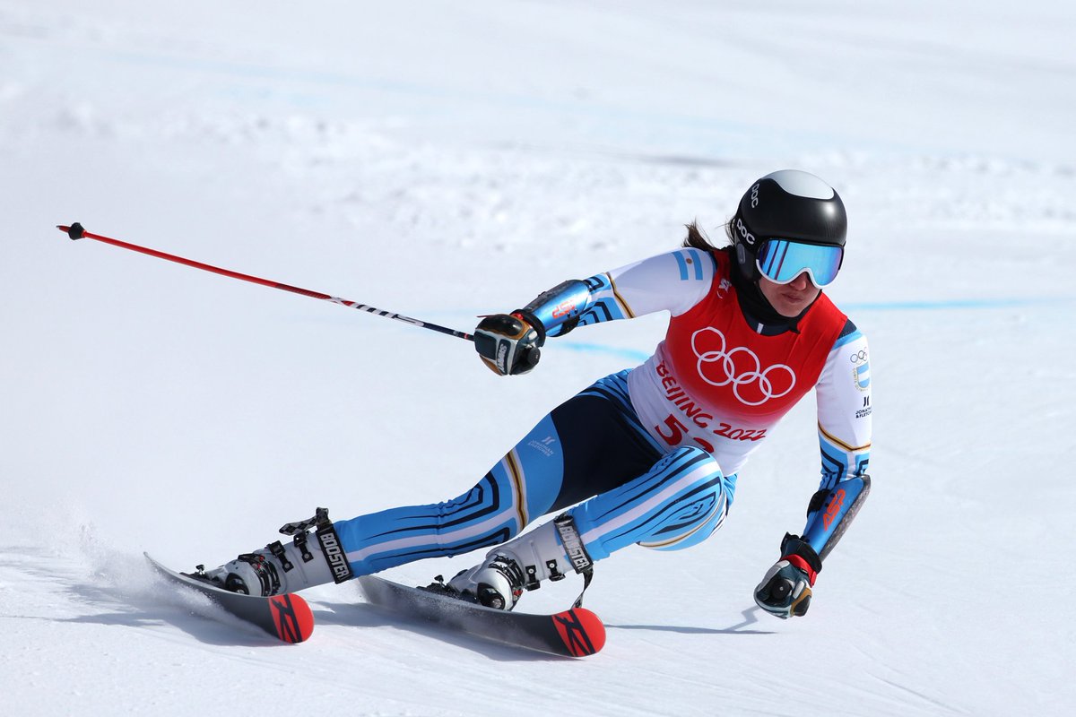 #EsquiAlpino Francesca Baruzzi 🇦🇷 cerró su participación en #Beijing2022 con un nuevo top 30, al finalizar 29° en el Super G. De esta manera, la joven barilochense, abanderada de la delegación nacional, culmina unos excelentes juegos en su debut olímpico.