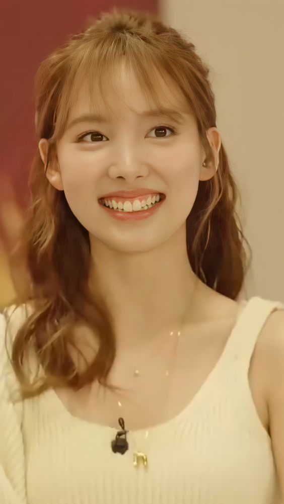 randomtwiceu's tweet photo. 🎶 I see, sparks fly, whenever you smile 🎶🐰🥺

#NAYEON #Nayeon #LimNayeon #nayeon #나연 #트와이스 #TWICE #Twice #twice #TTT #OT9 https://t.co/OrcscJY4bm