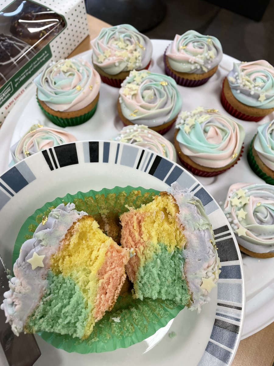 RukayaERAC's tweet photo. LGBT Bake Off in full swing at U319! 🧁 Doughnuts and muffin galore 🍩! @U3ENTERPRIDE #ENTERPRIDE #LGBTHM22   #LGBTBAKEOFF https://t.co/i0ltoZROxI