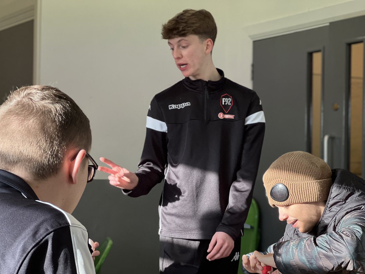 SalfordCity_FDN's tweet photo. This morning, we’re down at Albert Park for our Education session with Oakwood Academy! 🧑‍🏫

Our mentors Ewan and Carl have tasked the students with creating a carrier that will protect an egg when being dropped from various heights! 🥚

🎈 | #F92Education https://t.co/vVjP4BsnHn