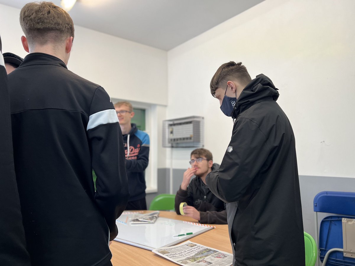 SalfordCity_FDN's tweet photo. This morning, we’re down at Albert Park for our Education session with Oakwood Academy! 🧑‍🏫

Our mentors Ewan and Carl have tasked the students with creating a carrier that will protect an egg when being dropped from various heights! 🥚

🎈 | #F92Education https://t.co/vVjP4BsnHn