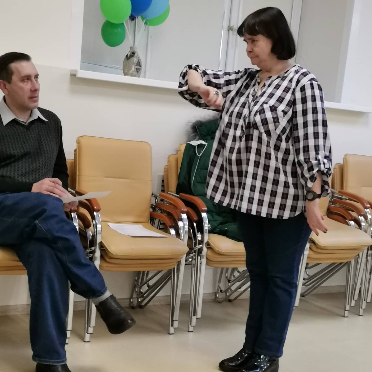 pni_33's tweet photo. Приближаетс�� последний, любимый праздник зимы. В нашей вокальной студии полном ходом идут репетиции. Сегодня для вас - фрагмент рабочего процесса с участием наших вокалистов Елены и Василия. https://t.co/ipE2gjonPT