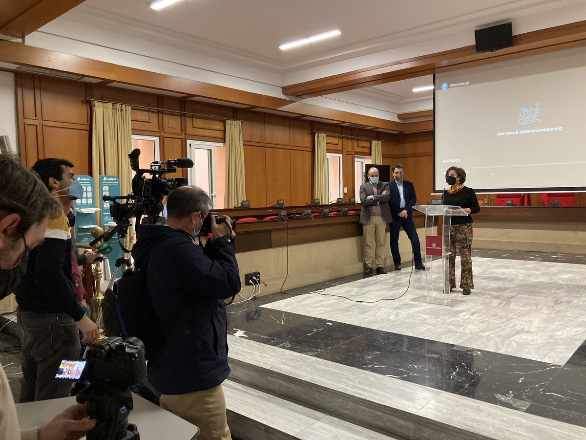 alas6enlaplaya's tweet photo. Presentación pública de nuestra nueva campaña #SomosAzul para @autismocordoba  con @jmbellidoroche en el @ayuncordoba_es Más información en https://t.co/K5T2jWaGT3 https://t.co/q8BuLXJaCG