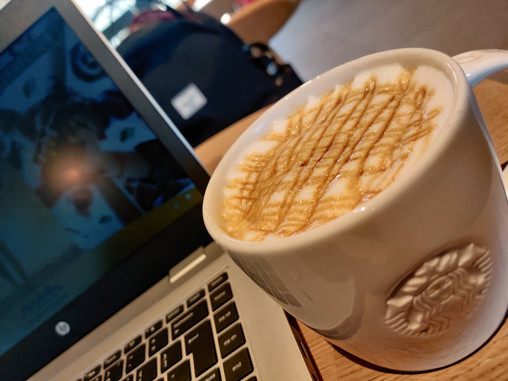 skylightx's tweet photo. Happy Friday! #CaramelMach https://t.co/KQwT86hiqE