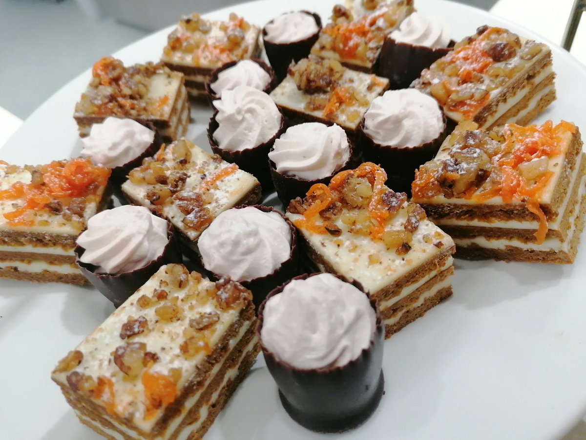 TheChefJezB's tweet photo. Savoury included mini Quiche Lorraine's on the menu...... What's your favourite afternoon tea item? 
#freshfood #chefslife #harpenden #Sustainability @RothamstedConf @RothamstedManor @RothamstedCRE https://t.co/SPHruJxKfH