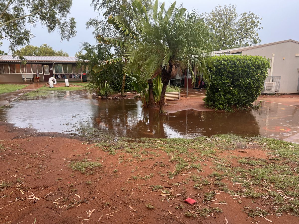 CassiaPrimary's tweet photo. What a wonderful supportive community we have. Thank you to the parents who have supported with the wet weather, COVID plans for schools and with getting our students energised and ready for school each day. Amazing! https://t.co/tBEe4sa1E9
