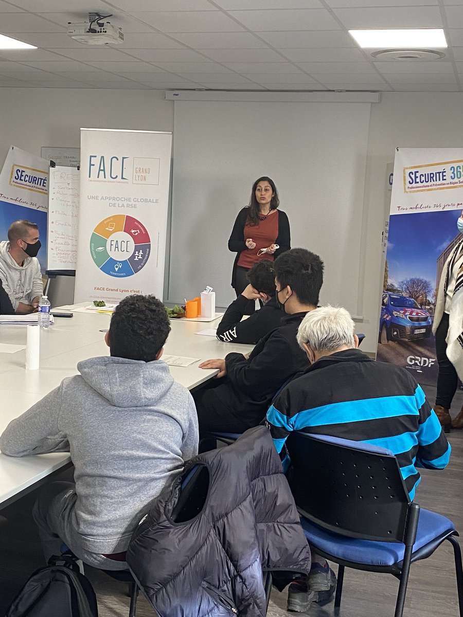 Début de la clôture du stage collectif de 3e du Collègue Simone Lagrange avec <a href="/FACEGrandLyon/">FACE Grand Lyon</a> et <a href="/GRDF/">GRDF</a>. #orientation #college #avenir