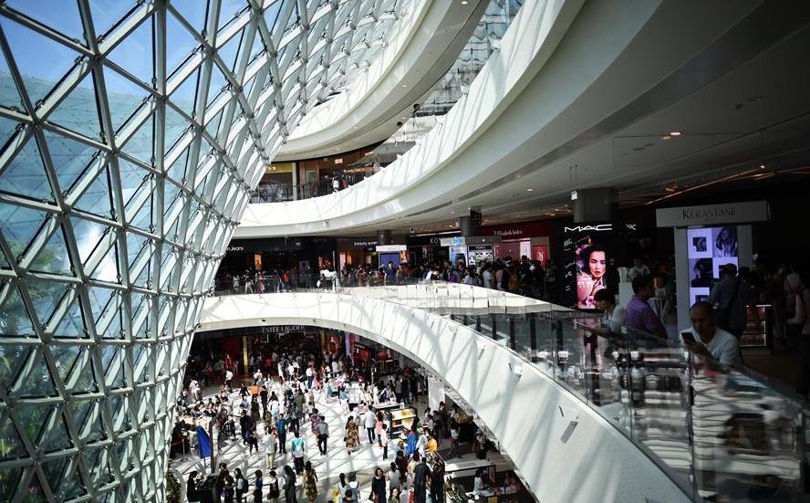 DynamigsC's tweet photo. IT: I negozi duty free nella provincia cinese di Hainan intendono vendere merci per un valore di oltre 100 miliardi di yuan (15,8 miliardi di dollari) quest'anno. 
EN: Duty free stores in China's Hainan province intend to sell more than 100 billion yuan ($15.8 billion) worth of… https://t.co/6xpr5ZmHx8
