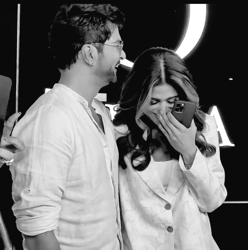 NeetishaM's tweet photo. Y'all go off for 5mins and pray to god to protect these precious souls!!!
*Evil eyes off*
😭🤲🧿

[ #ShamitaShetty #RaqeshBapat #ShaRa  ❤🧿 #ShaRaFam ] https://t.co/eis7QW4QJV