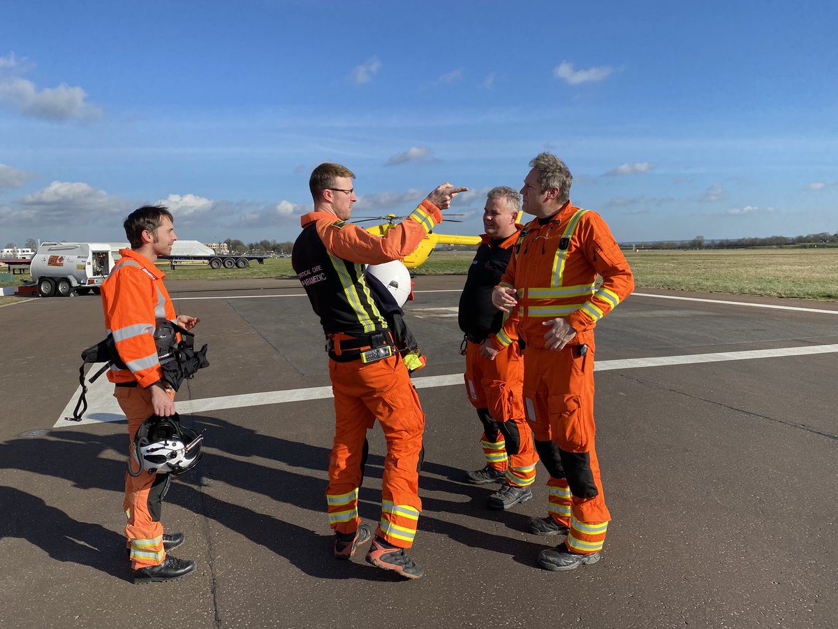 LeDyslexicMedic's tweet photo. It’s not often we are at the same base…but when we are it’s great to catch up with the team @EastAngliAirAmb #helicopter @JasonGillingha6 @Edprato @liamsagi1 @GraceDeane1 #team #catchingupwiththecrews https://t.co/i6AjJDa96F
