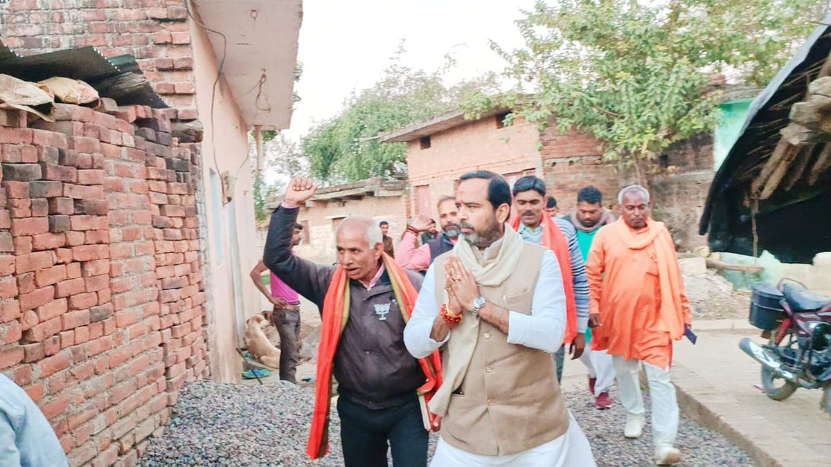 AnandShuklaMLA's tweet image. अपने 2 साल के कार्यकाल में प्रयास यही किया कि कोई ददुआ या दादू किसी कमजोर, गरीब का उत्पीड़न ना कर पाये।
मैं तो सदैव आपके लिये, आपके साथ एक सेवक के रूप में खड़ा था और आगे भी खड़ा रहूँगा।
#फिर_एक_बार_भाजपा_सरकार