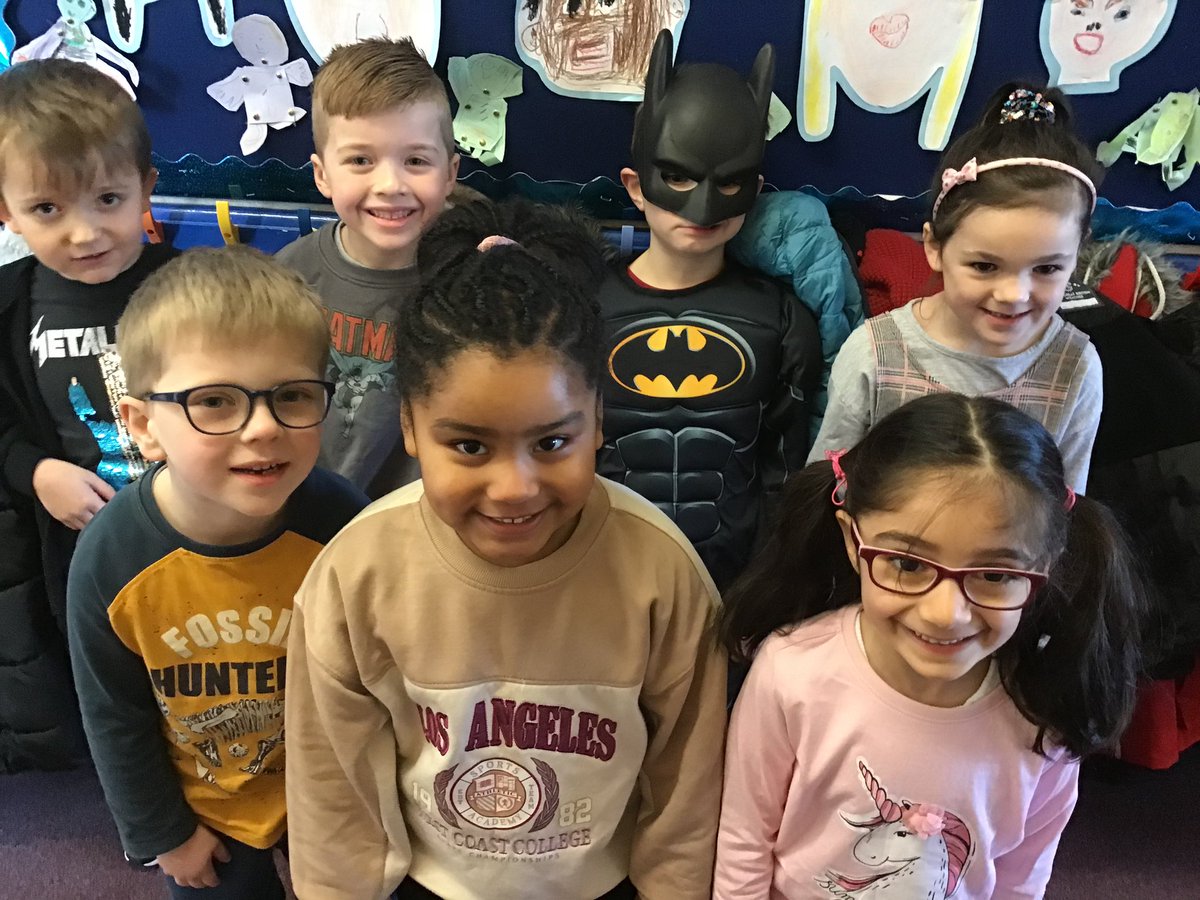 lady_bankes's tweet photo. Today we have #dressedtoexpress for #ChildrensMentalHealthWeek @Place2Be #TeamLB https://t.co/jIkeL1y0e5
