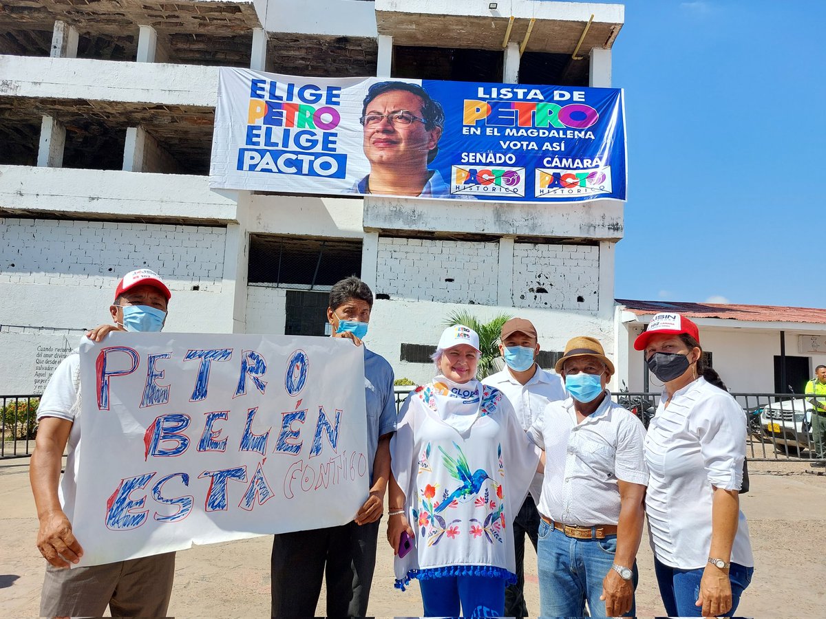 GloriaFlorezSI's tweet photo. List@s para recibir a Gustavo Petro en el Banco Magdalena. #PetroEnElRíoMagdalena #PetroPresidente2022 https://t.co/OeoO85V2YD