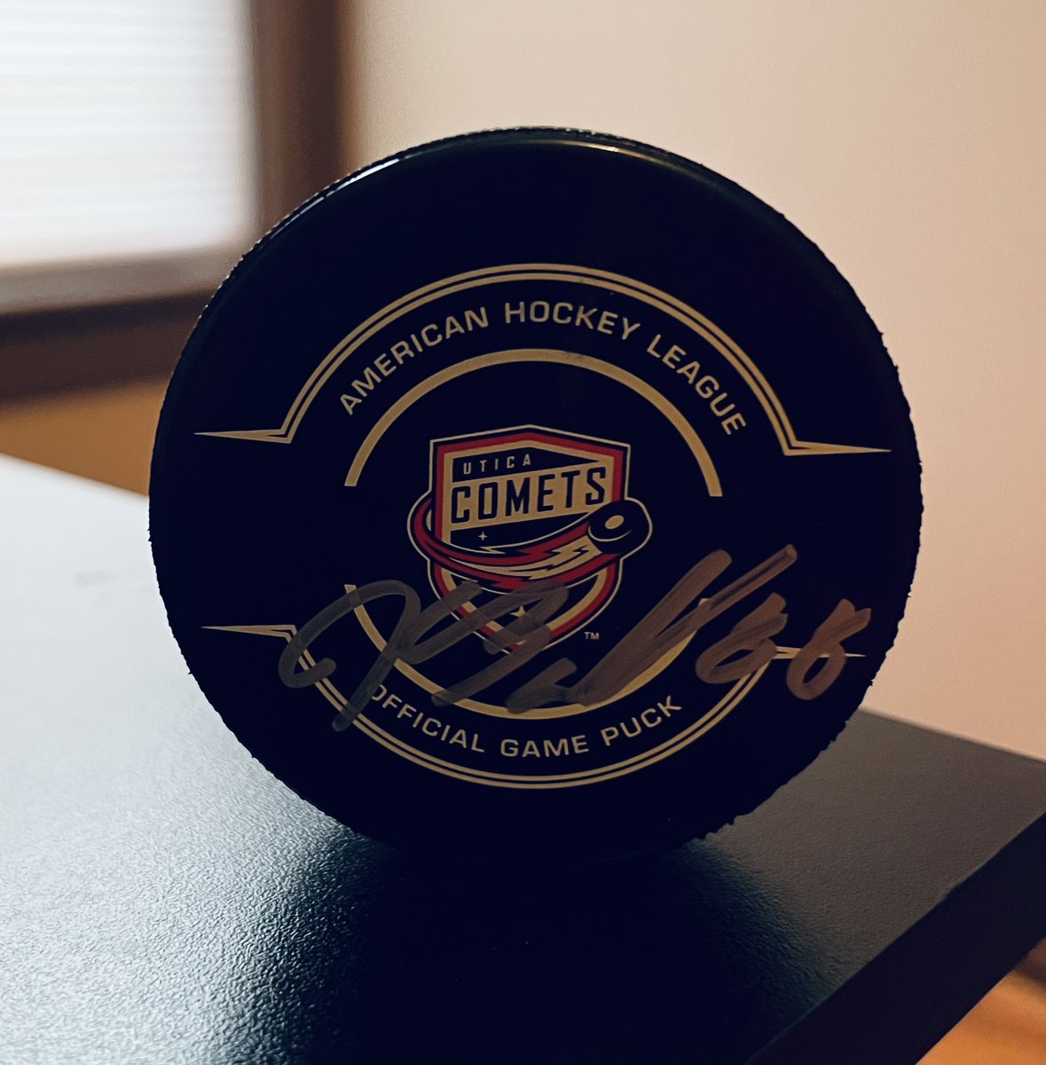 BahlsArmy's tweet photo. 🚨Let’s try this again! If Kevin Bahl scores a goal tonight, someone will win an autographed puck! Just RT this tweet and follow us!🚨 https://t.co/mZV9U0QD3Q