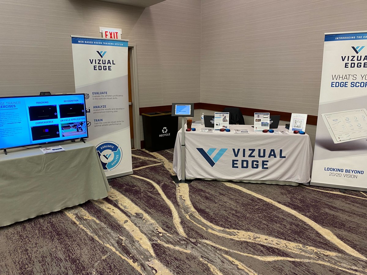 VizualEdge's tweet photo. We're here at the @IHSBCA1 clinic showcasing our #EdgeTrainer and discussing the importance of #visiontraining in high school baseball! Be sure to stop by for a free demo! #WinningIsInSight #BaseballTraining https://t.co/iz4vCiy9Ob
