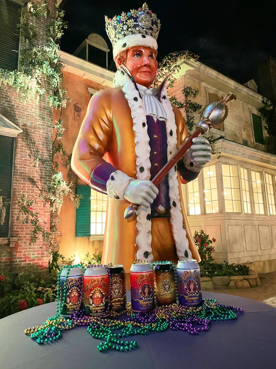 Had a blast at the launch of @MrMardiGrasWine with @DianeBLyons at @MardiGrasWorld yesterday! 💜🎭💛🍷💚 #CarnivalTime #FutureKing #MrMardiGrasWines #NewOrleans