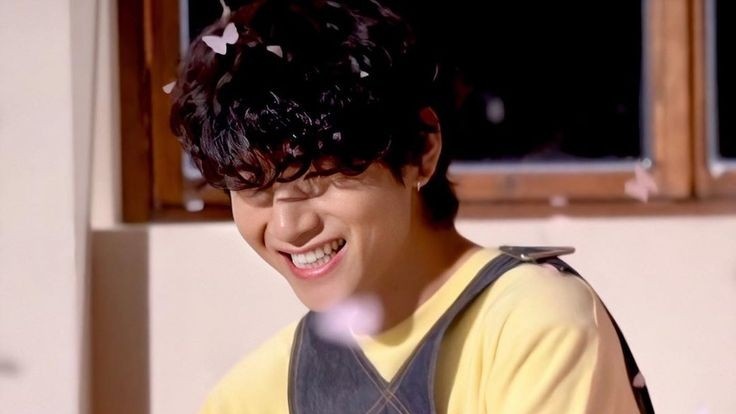 Taehyungu gerçekten çok seviyorum. Onun gibi kalbi ve kendisi minnoş bir adamı sevmemek mümkün mü? İnsanlar sadece nefret etmek ve bu nefreti saçmak için dünyaya geliyorlar. O nefrette boğulmaları dileğiyle 🌸

WE LOVE YOU TAEHYUNG 
#WeLoveYouTaehyung