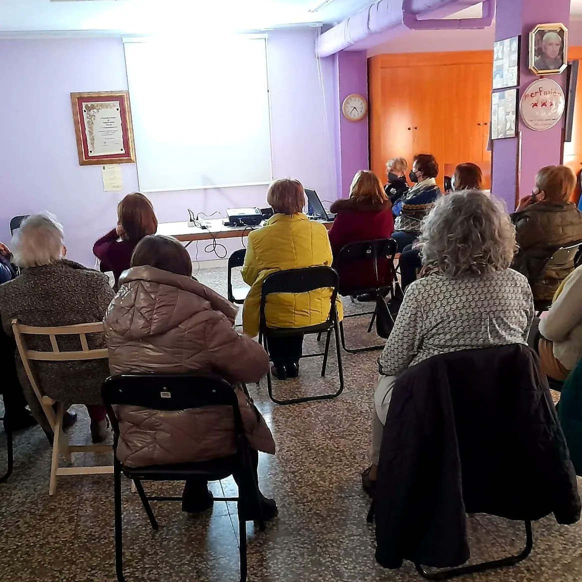 BalunCanan07's tweet photo. Esta semana hemos estado haciendo divulgación del #comerciojusto en el centro de @JesuitasTudela y con @MujeresBarrioLourdes. 
Si tienes interés en estas acciones para tu centro o asociación,  contacta a través de nuestras redes sociales.
#Tudela #consumoresponsable #fairtrade https://t.co/Jzy0olxJdo