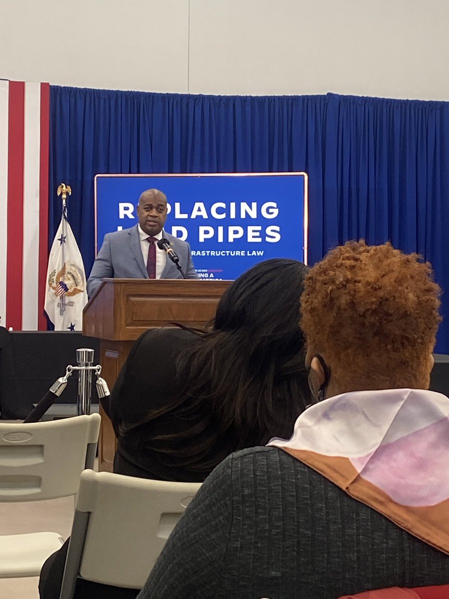 skutzing's tweet photo. @CityofNewarkNJ @CDMSmith @VP Waiting for the VP to congratulate Newark on their incredible LSL Replacement Program. Kareem Adeem coming out to a well deserved standing ovation https://t.co/nHWypRkZ7D
