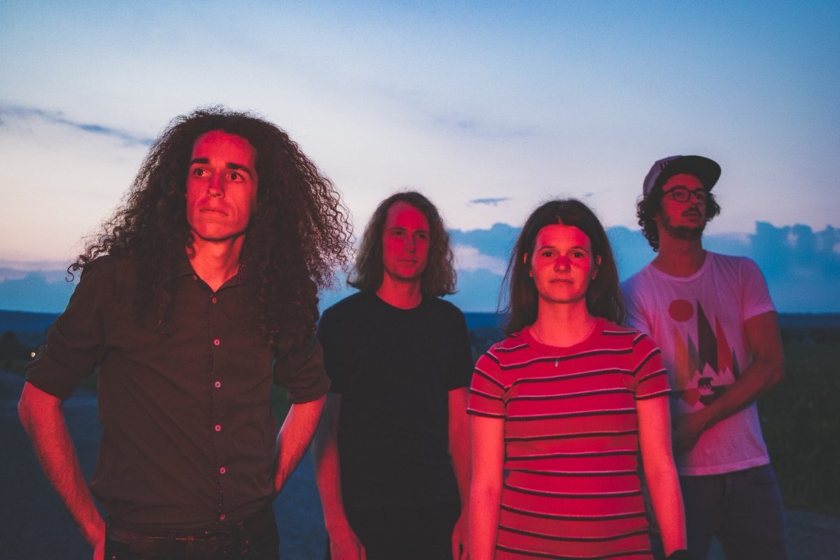 Doloréanne: atacam com o magistral álbum "Tout Le Monde A Froid", ouça

<a href="/doloreanne/">Doloréanne</a>

O grupo françês incursionou por universos de maior calmaria e reflexão em seu novo álbum, e nos presentear com um conjunto indubitável de oito registros preciosos!

roadie-music.com/doloreanne-ata…