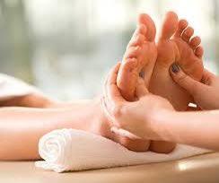 CenterBath's tweet photo. Foot massage 

Looking for the best spas for foot reflexology in Dubai? You���re toe-tally gonna love this. More than just a foot rub, foot reflexology is based on an ancient form of therapy and has sooo many benefits. Here are some of our favourite spots to go for a reflexology https://t.co/g38sV82LdN