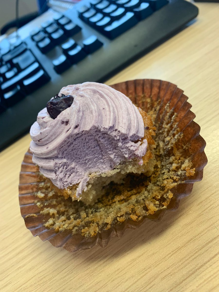 Oh my!!! 🧁 I was first in the queue today! #cakefriday <a href="/argoed_ICT/">Argoed Computing & Business</a> #delicious #raisingmoney #Yr10 <a href="/scentedgarden/">Laura Heywood</a>