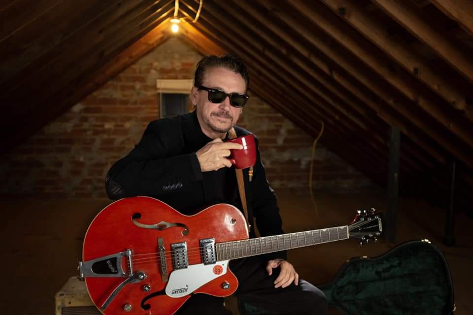 rickyluismex1's tweet image. Este 14 de febrero, el estreno de el video TU Y YO NO SOMOS UNO MISMO producido por Ricardo Luis Treviño jr en St Louis Missouri 
En karaoke y el video oficial  
Un tema más compuesto por este loco amigo de todos ustedes que pertenece a mi último trabajo #Suelta🎈