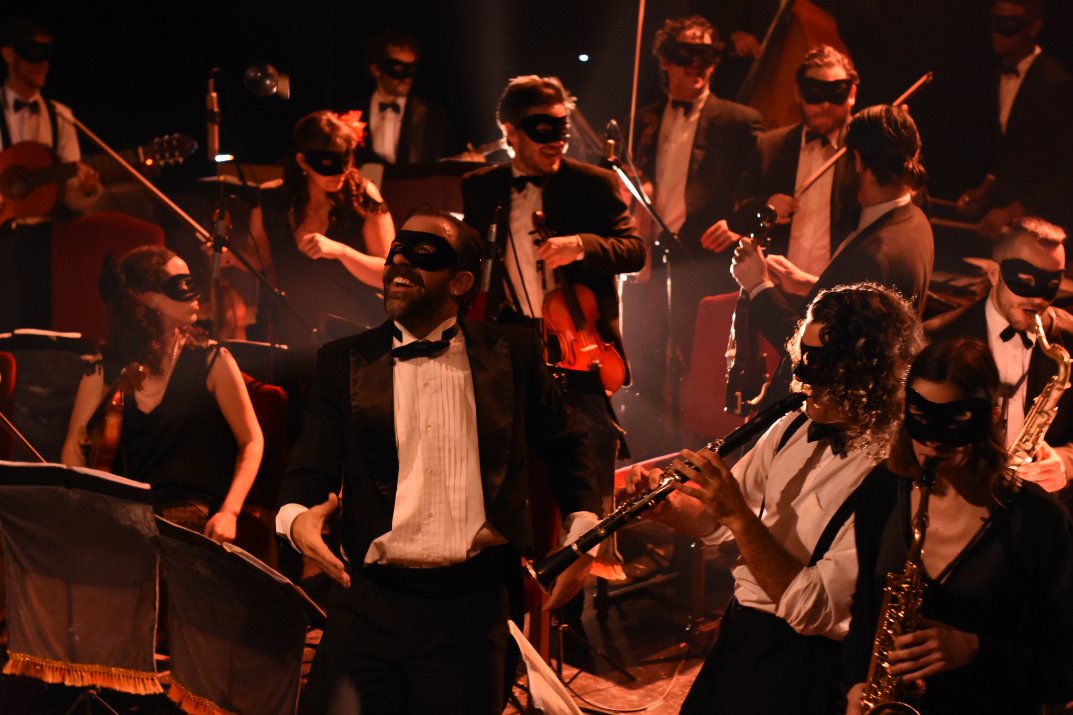TeatroSolis's tweet photo. 📷 Muestra fotográfica a cargo de Andrea Silvera en el marco de la presentación de La Orquesta de las mil melodías. 

🗓️ Inauguración: 19 de febrero.
📍 Foyer.
🔎 https://t.co/FWi8AeWrpP https://t.co/kxVD3cR0ux