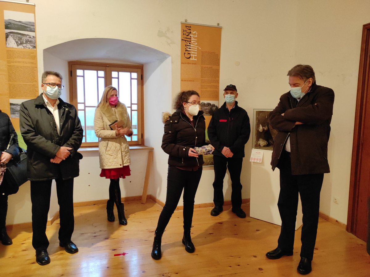 mlskrrSI's tweet photo. Minister @ZCernac si je skupaj z ministrom za kulturo, dr. Vaskom Simonitijem ogledal grad Prem. Pogovor je tekel o turistični ponudbi in ohranjanju kulturne dediščine v občini Ilirska Bistric. https://t.co/Ock8Qas39C
