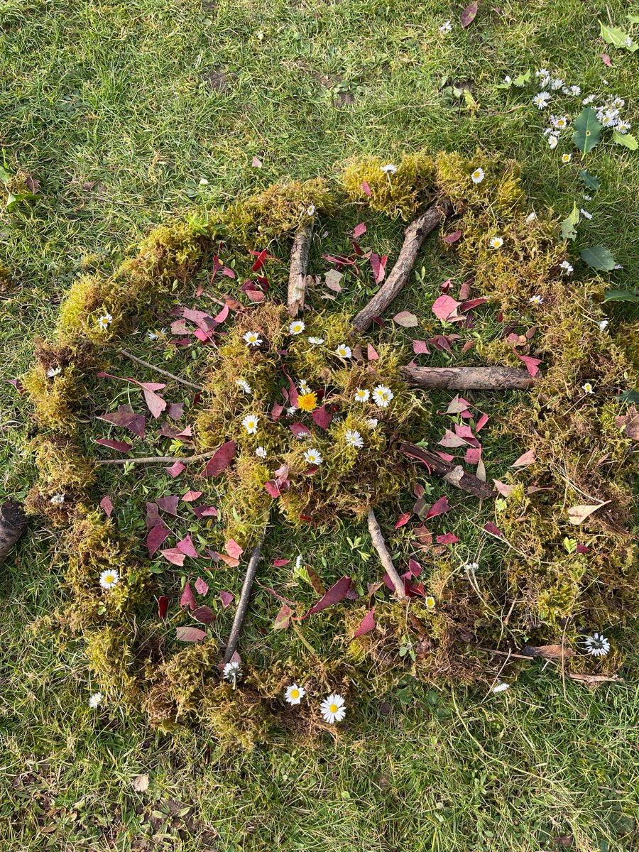 This afternoon with <a href="/ChilternOutdoor/">Outdoor Learning</a> we looked at mandala nature patterns and then collected items from the school grounds to make our own @ChilternSch