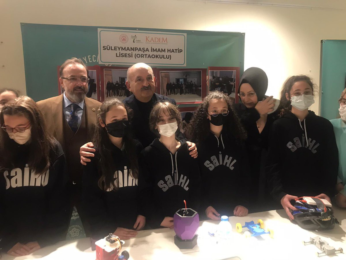 MuezzinogluDR's tweet photo. Milletvekillerimiz ve İl Başkanımız ile birlikte; Süleymanpaşa İlçe milli eğitim müdürlüğümüz, Trakya Kalkınma Ajansı ve Kadem temsilciliğinin ortaklaşa düzenlediği sergiyi ziyaret ettik. İstikbalimizin teminatı evlatlarımızın çalışmalarını takdir ve heyecanla inceledik. https://t.co/OUIjoS2R4D
