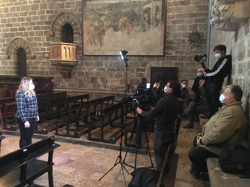 elsantocaliz's tweet photo. La productora  #BBC del Reino Unido ha estado estos días en la ciudad rodando un documental sobre la reliquia del Santo Cáliz de #Valencia, una difusión mundial más sobre la sagrada copa, pruebas y estudios realizados a lo largo de todos estos años dando valor a su veracidad https://t.co/aoV3Xsqjjf